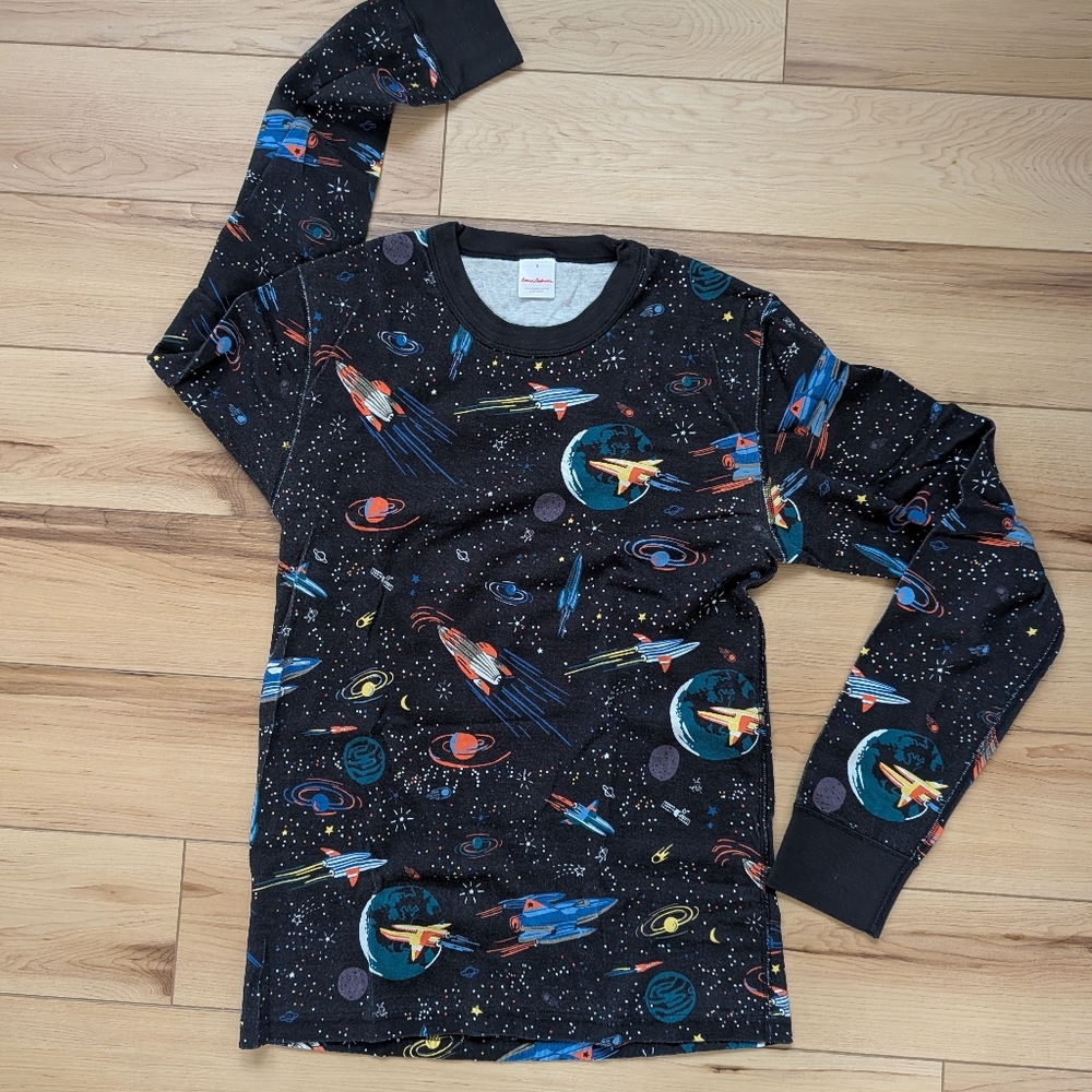 Hanna Andersson Organic Cotton Pajama Top in a Black Space Print Size S